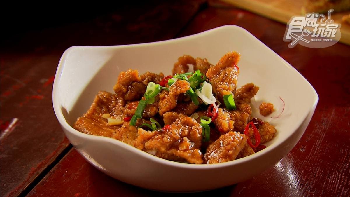 「炸肉」酸辣夠味，吃起來很下飯。　