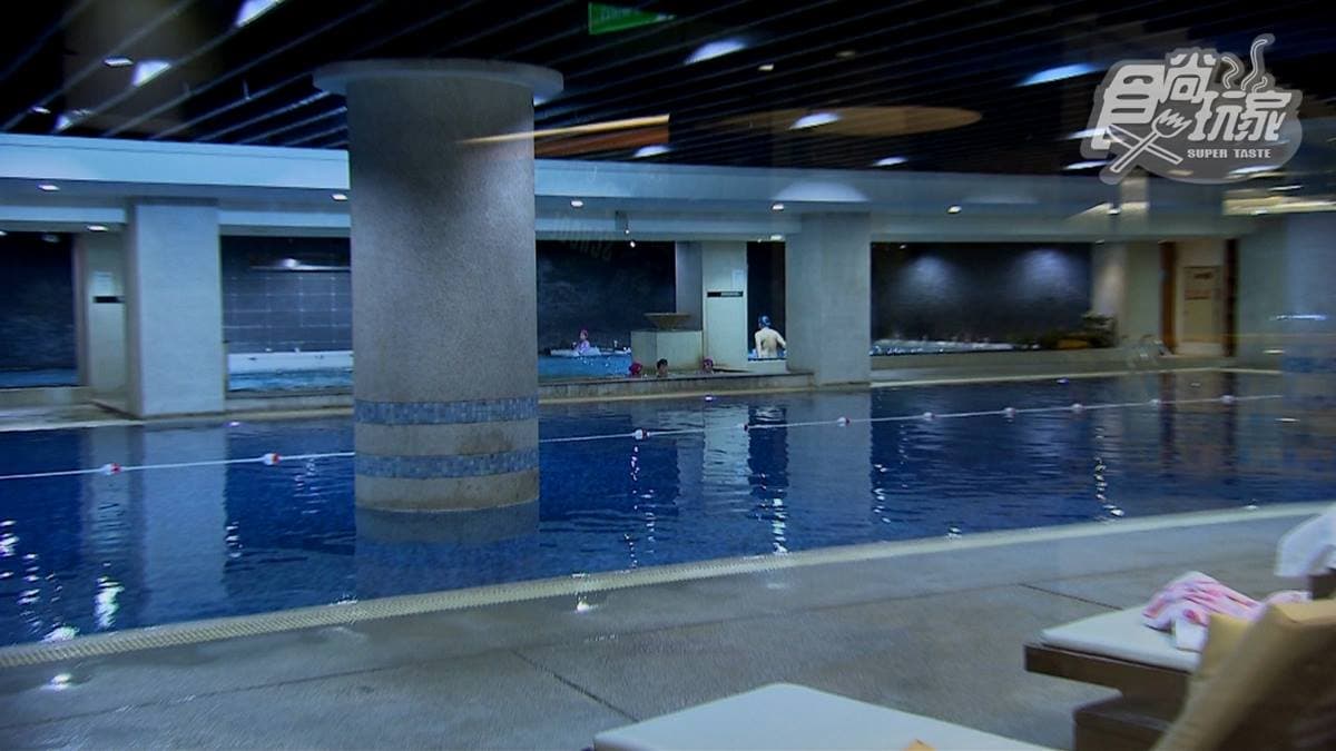 飯店內的游泳池很大，而且還可以做SPA。