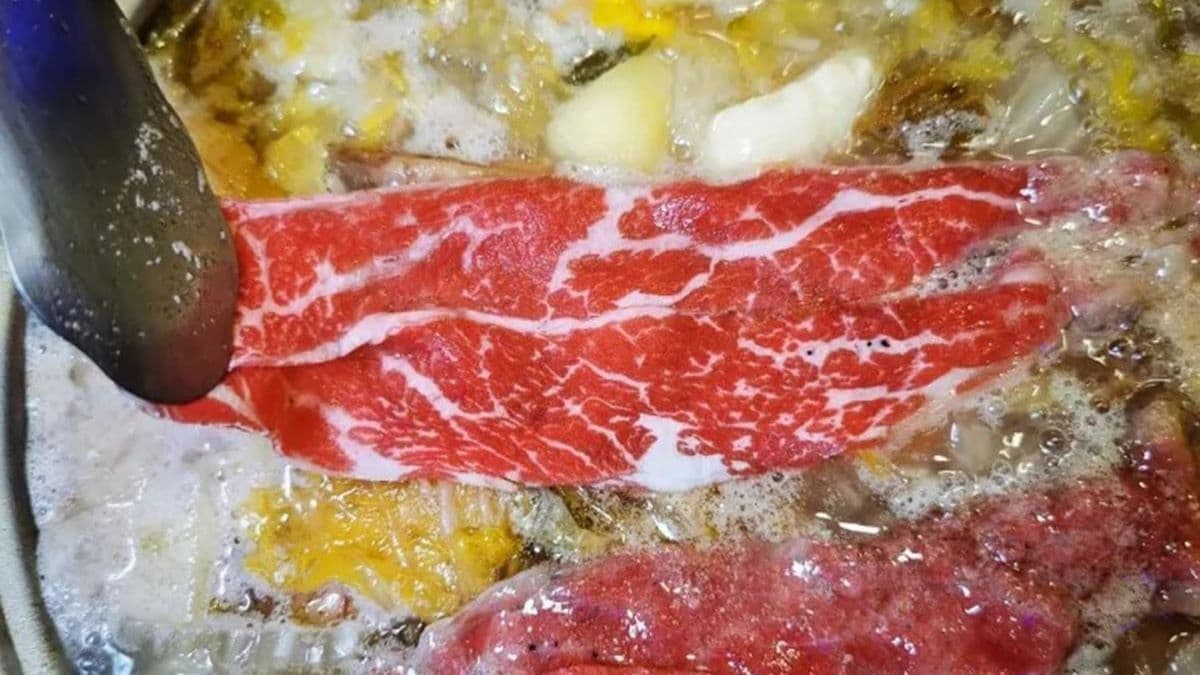 霜降牛的分量很多，牛肉切得夠厚，片數也多。(圖片來源：阿綿吃FUN最大)
