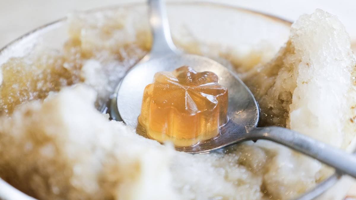 冰品入口有淡淡烏龍茶香，裡頭還有晶瑩茶凍。（圖片來源：Rita旅食生活）