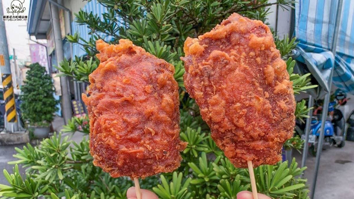 雞塊非常多汁，外皮酥脆且帶有厚度，肉質很嫩又夠味。（圖片來源：跟著尼力吃喝玩樂）