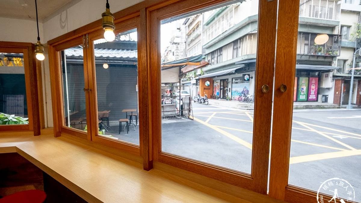 店內用餐空間並不大，一次最多只能容納５至６組客人。（圖片來源：桃桃‘s旅人手札）