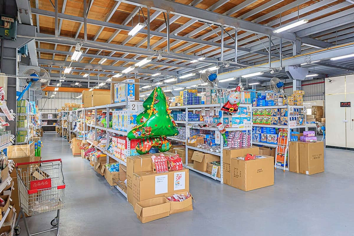 爸媽失心瘋！破百坪「玩具界Costco」好買到手軟，知名百貨公司品牌下殺７折