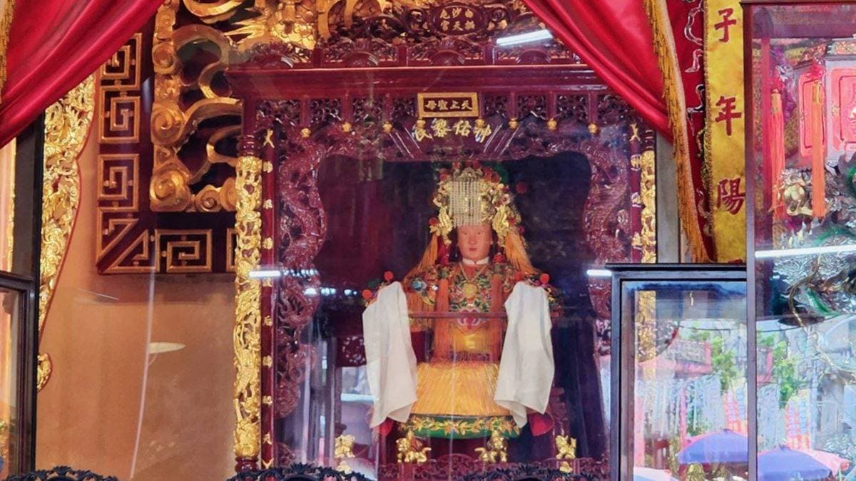 正殿供奉的是「白沙屯媽祖」。（圖片來源：Yuki's Life）
