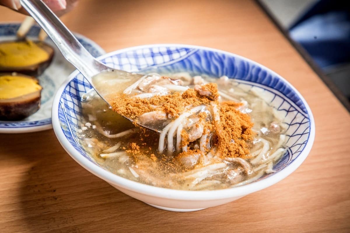 跟著媽祖吃北港!朝天宮14家老店美食推薦,伴手禮必買130年花生酥 雲林北港美食1|北港李記鴨肉羹:在地人都吃這間