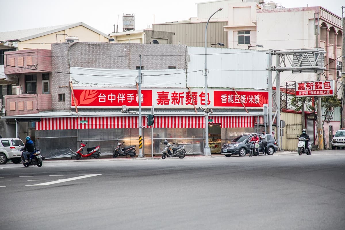 被麵包店耽誤的炸雞！台中「隱藏版雞排」只要70元，黃金炸雞腿也要點