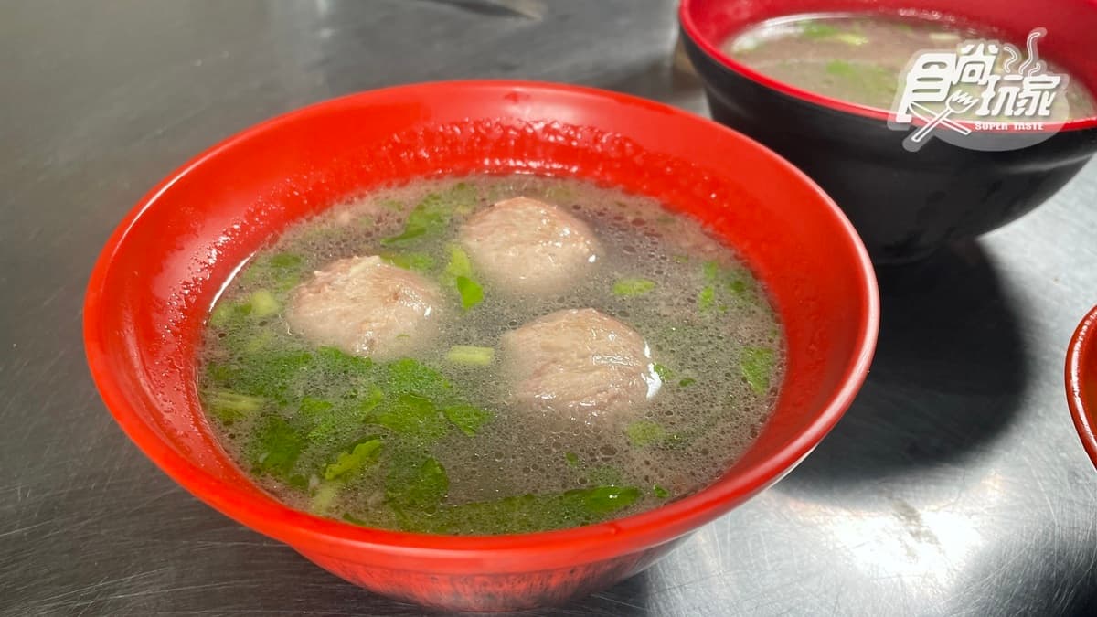 「貢丸湯」也是店裡必點的品項。
