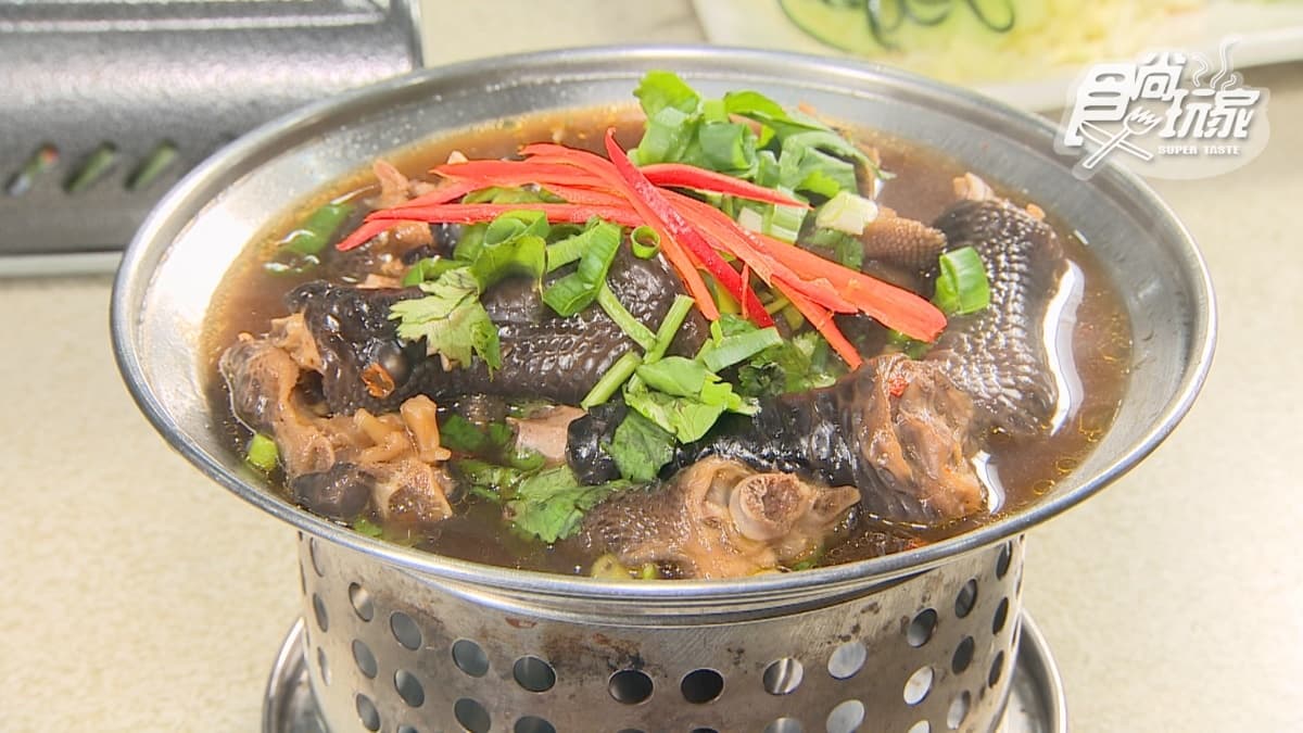 「麻辣雞腳」配飯吃很過癮。