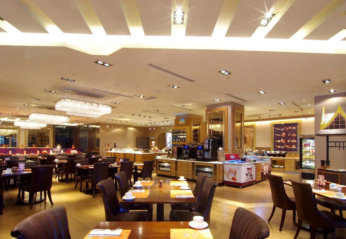 比早午餐店便宜！飯店吃到飽買一送一每人330元，還有４人優惠50道餐點可吃