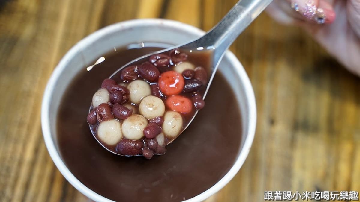 「紅豆湯圓」小湯圓煮得很透，軟Q帶點嚼勁，配紅豆湯超搭。（圖片來源：跟著踢小米吃喝玩樂趣）