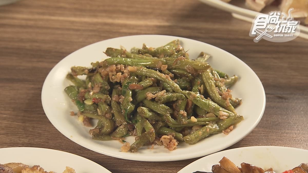 一開店就大排長龍的「巷日葵Sunflavor功夫小台菜」，是在地人的私藏美食。