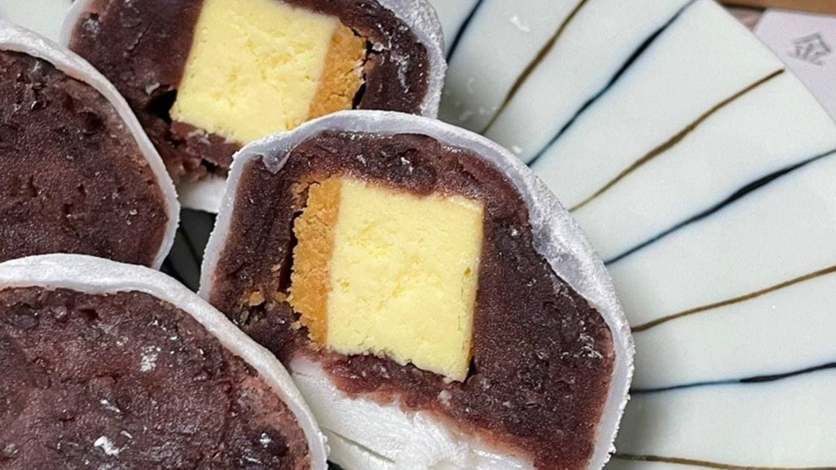 「原味重乳酪＋紅豆餡」有著濃郁的香氣，也是經典必嘗的口味之一。（圖片來源：熱血玩台南。跳躍新世界）