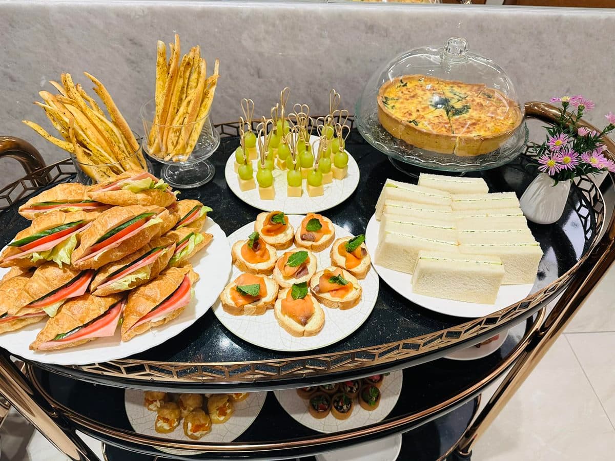 全台首創「下午茶推車吃到飽」！多達30種餐點可吃，還有茶界愛馬仕飲料能喝