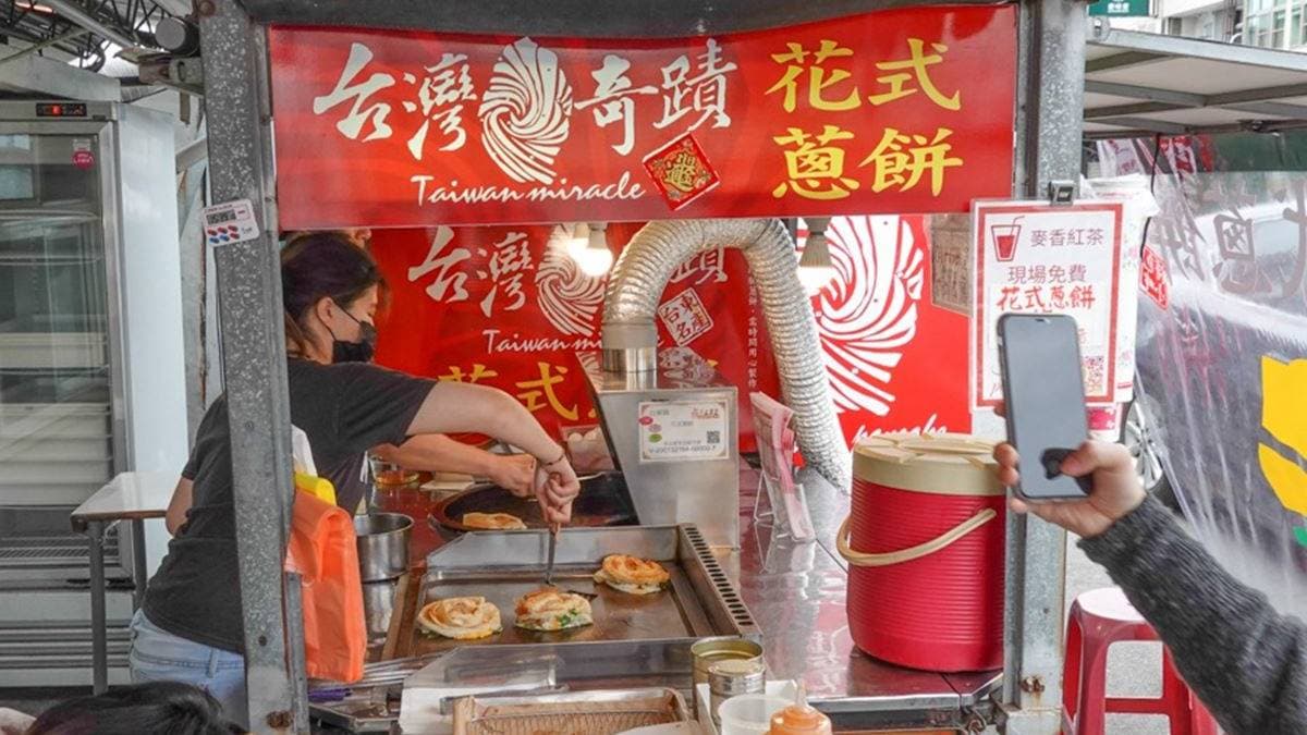 「花式蔥餅」位在台東市浙江路，是在地人最愛的隱藏版下午茶點心。（圖片來源：跟著尼力吃喝玩樂）