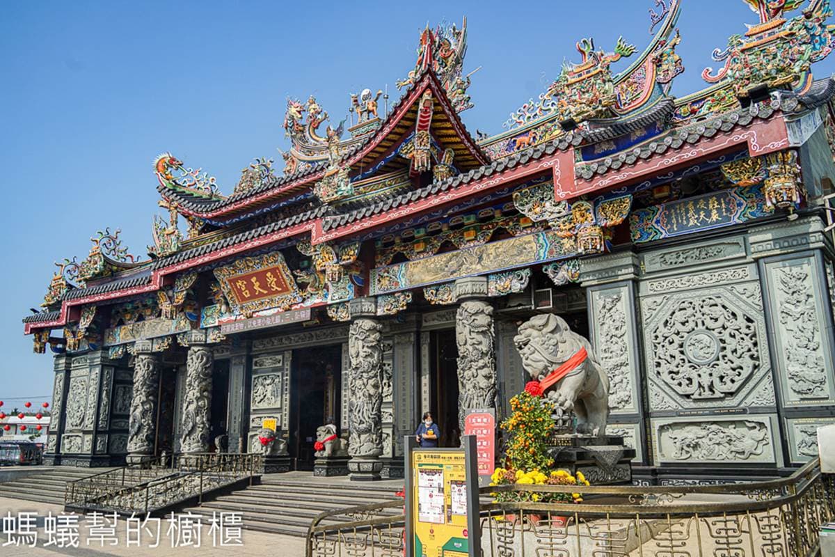 只剩４天快衝！南投「百年古廟」也有上百顆彩繪燈籠海，搭配高山美景超浪漫