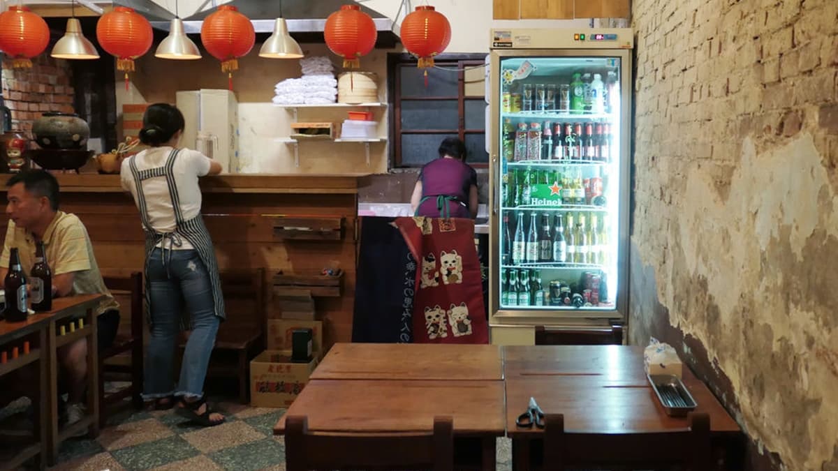 店內空間承襲復古味，還有許多充滿年代感的老物件。（圖片來源：SHINYBAN's Life甩尼班）
