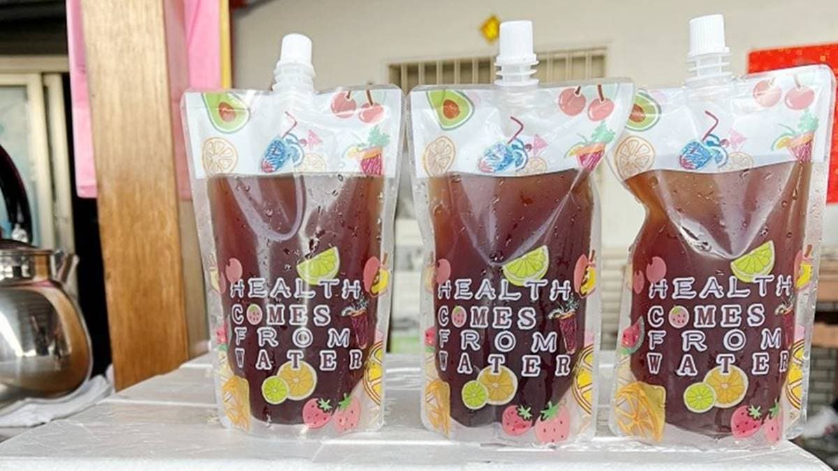 里長娘親手熬製的桂花紅茶，喝起來有股淡淡的天然桂花香氣。（圖片來源：豬飛小姐的彩色生活）
