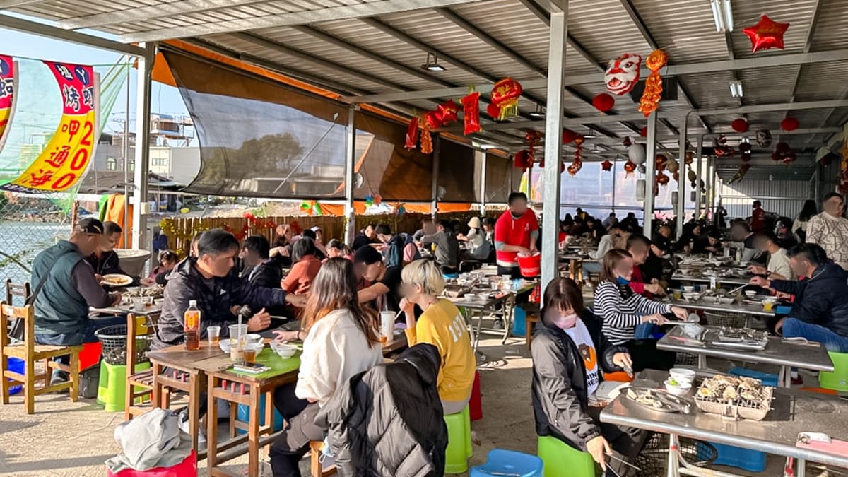 即使下午３點左右來訪，用餐人潮依舊是滿滿當當。（圖片來源：靜兒貪吃遊玩愛分享）