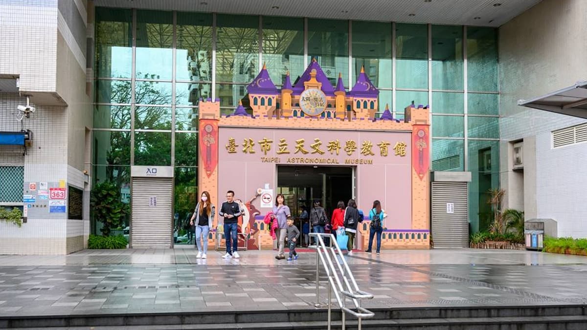 「台北市立天文科學教育館」位於承德路五段附近，地處稍微偏僻。（圖片來源：SYA賽亞的旅遊部落格）