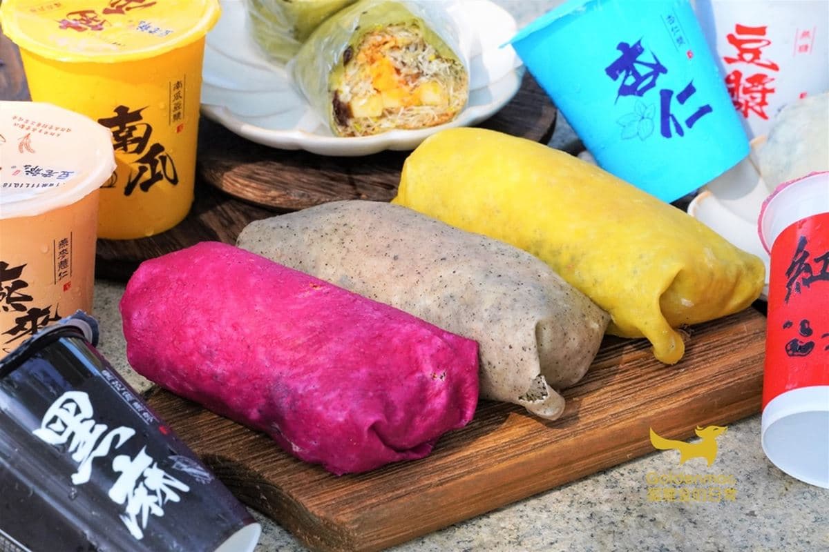 塞爆配料僅50元！台中人激推向上市場「彩虹手捲」，每日現做５色餅皮超吸睛