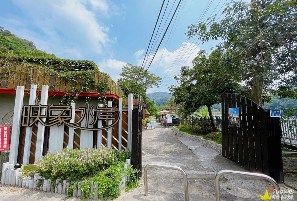 連假偽出國一波！隱藏版絕美「湖畔餐廳」秒飛峇里島，嘗美食＋踩天鵝船好放鬆