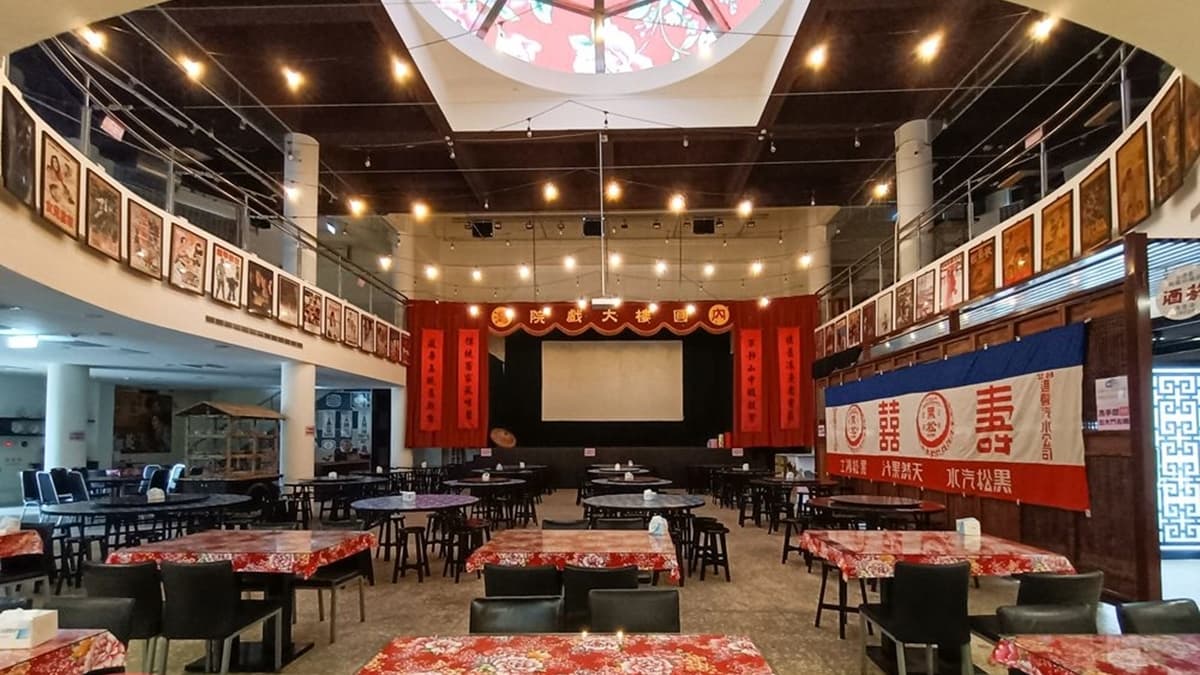 餐廳圍繞濃濃的懷舊復古氛圍，讓人彷彿回到70年代。（圖片來源：NANA媽四處趴趴走美食日記）