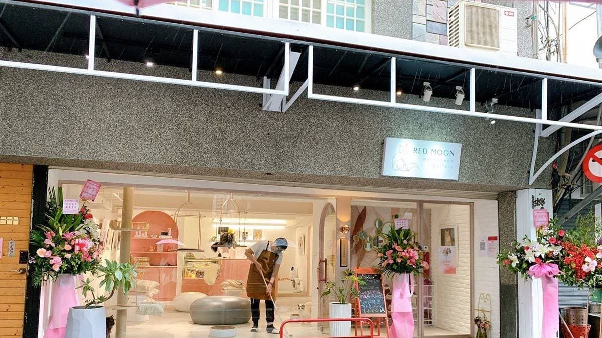 「紅玥緬因貓咖啡藝廊」位於中山區赤峰街。（圖片來源：貝ㄦ貪食怪）