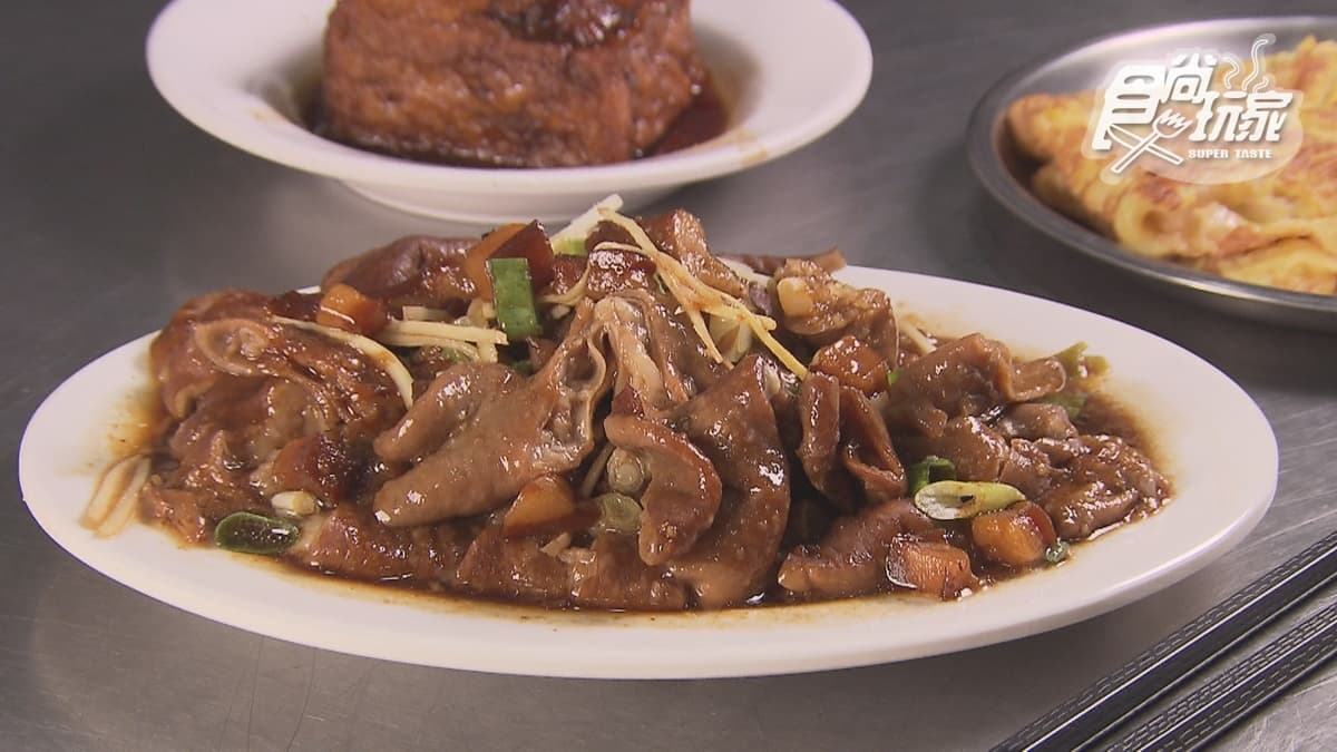 「滷大腸」滷得很入味，大腸軟Ｑ還帶有蒜香。