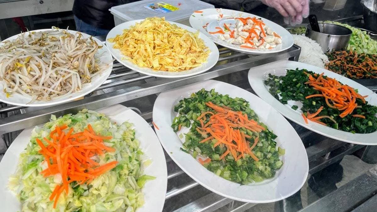 春捲的配料相當豐富多元。（圖片來源：機票獵人蓋瑞哥）