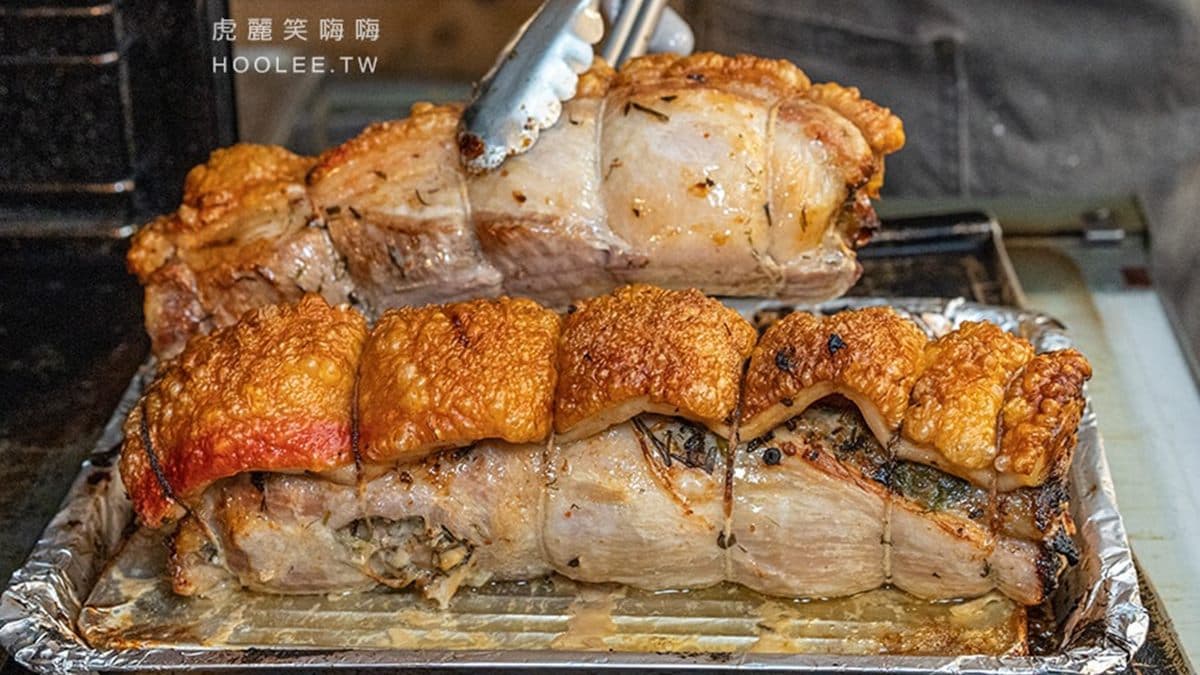 切片羅馬豬肉卷烤到外皮金黃酥脆，還有迷人的辛香。（圖片來源：虎麗笑嗨嗨）