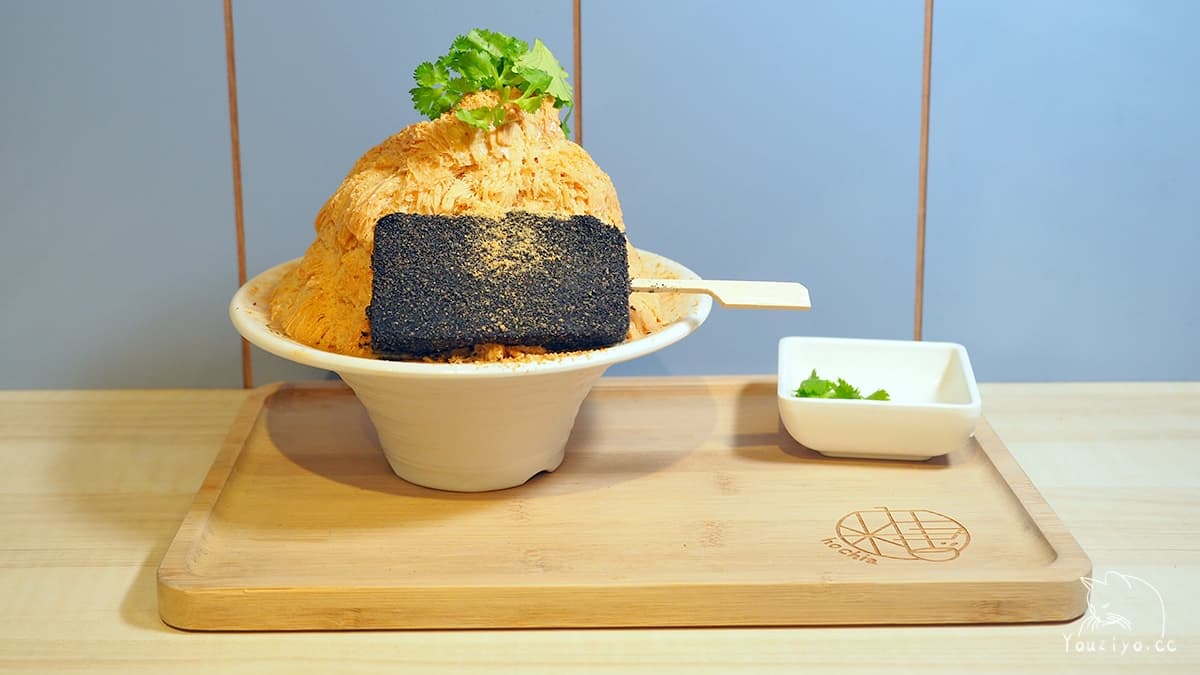 「豬血糕花生雪花冰」是店家的人氣招牌，每日限量，想吃可得碰運氣。（圖片來源：YOUZI 佑子）