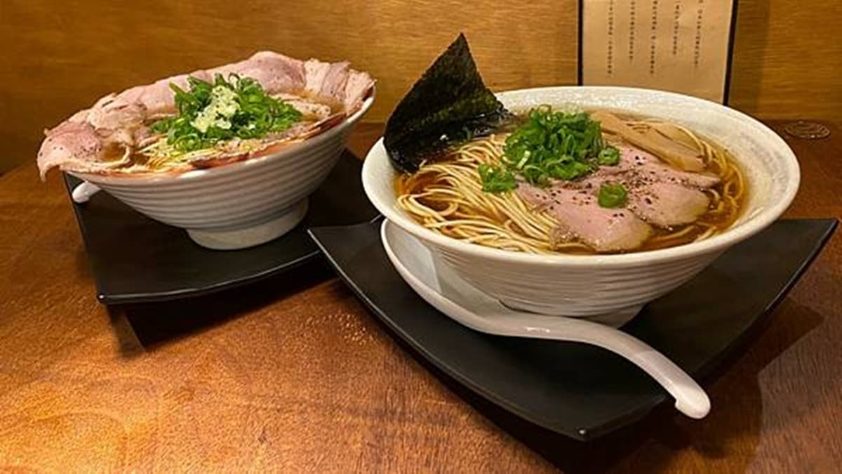 湯頭很特別，分為台灣味與日本味。（圖片來源：跟著酪梨吃胖胖）