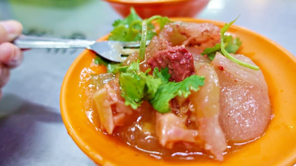 肉圓醬汁和口感都不錯，只吃１個有點不過癮。（圖片來源：水晶安蹄不務正業過生活）