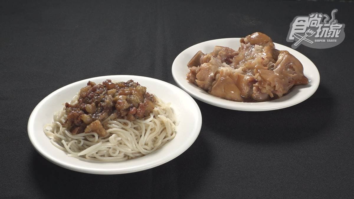 豬腳麵線套餐，麵線淋上靈魂肉燥，吃起來很唰嘴。