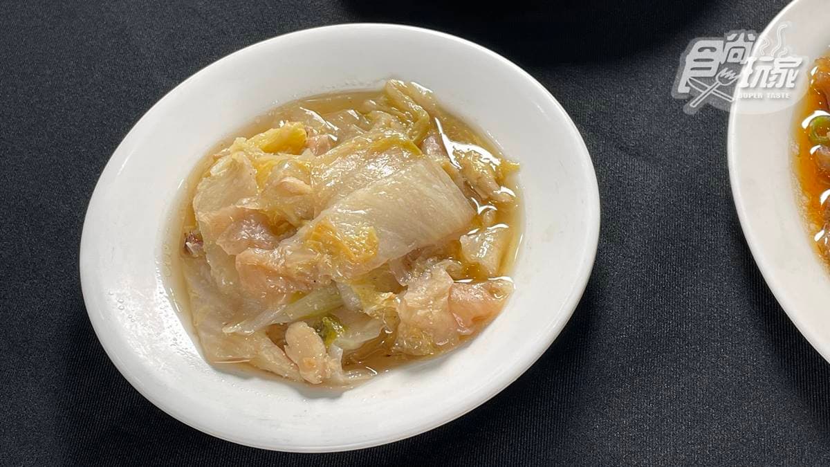 「滷白菜」蝦米和扁魚的味道滿重的。