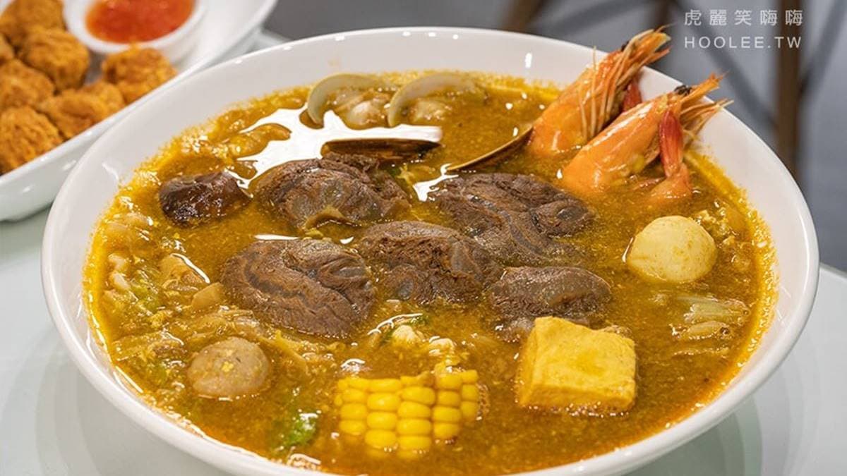 「私廚牛肉麵」也是偏濃郁的湯底，搭配半筋半肉滷製入味的牛肉。（圖片來源：虎麗笑嗨嗨）
