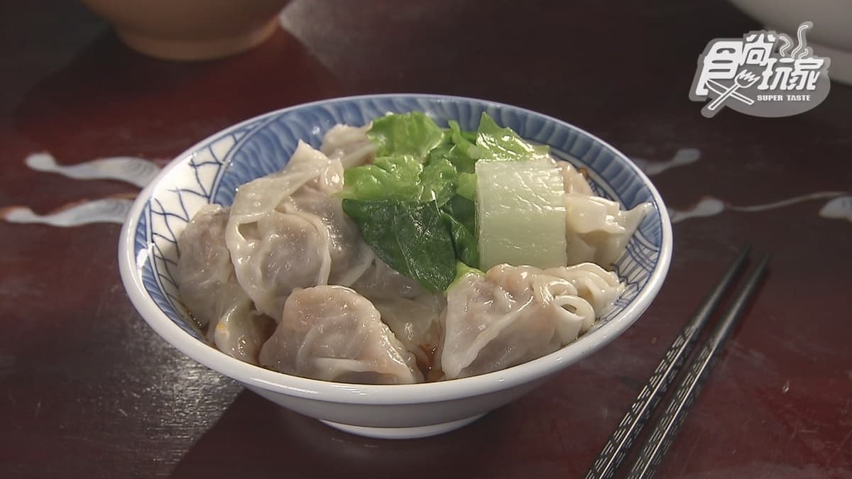 「紅油抄手」皮薄餡多，肉餡吸附醬汁相當入味。