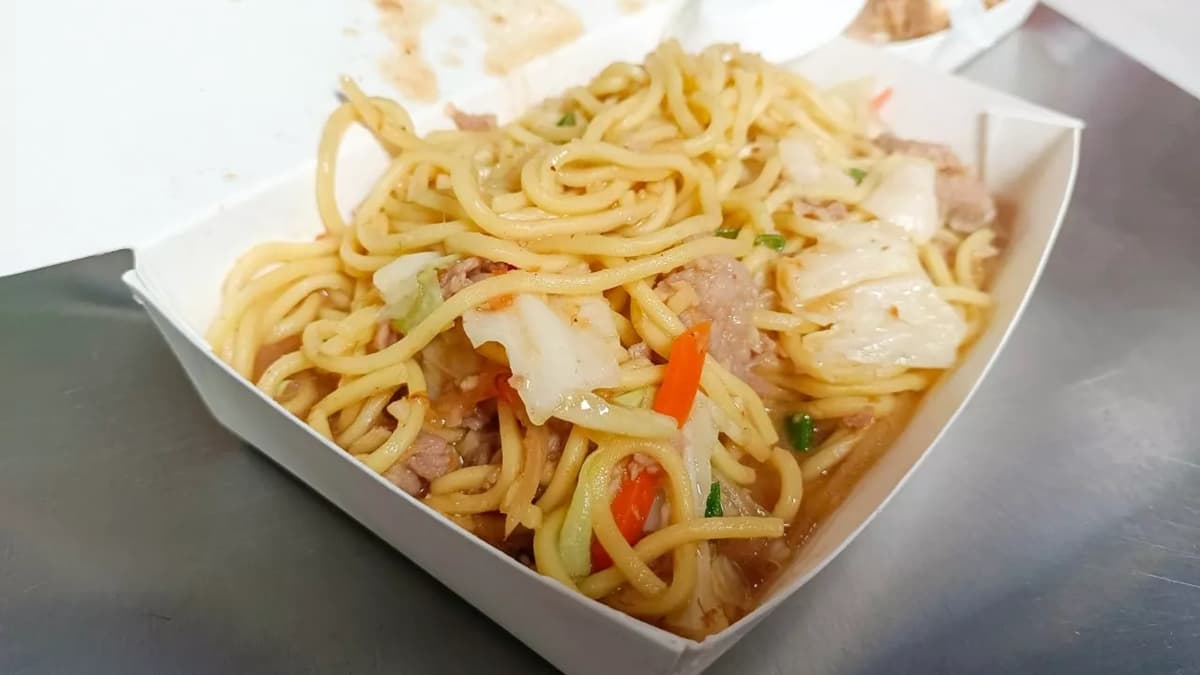 「蒜味羊肉炒麵」裡頭加入的蒜末真的不錯，吃起來滿夠味的。（圖片來源：NANCY將的生活筆計本）