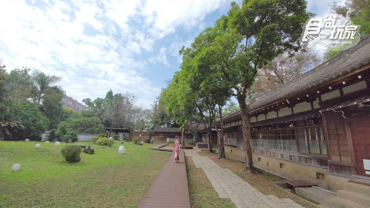 位處嘉義公園內的「昭和十八」，在綠樹與庭園的烘托下，更讓人有置身日本的感受。