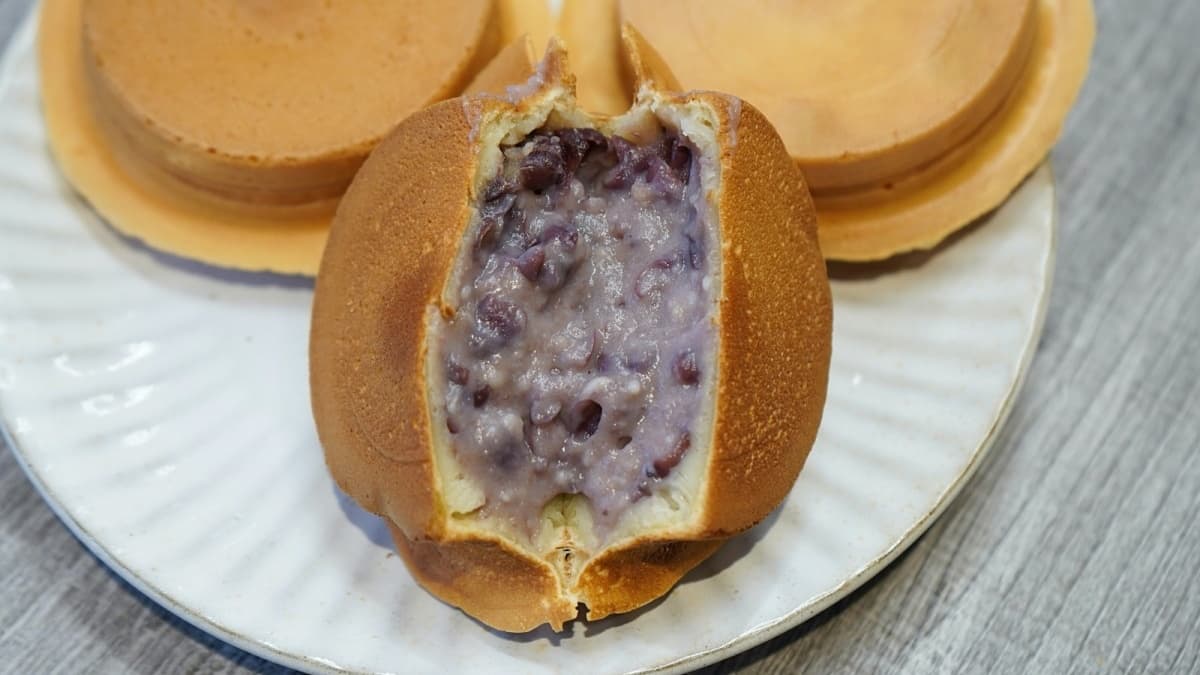 獨特的「紅豆牛奶」口味，在奶油餡中加入牛奶，更襯托紅豆的飽滿香甜。（圖片來源：柚香魚子醬的蹦蹦跳跳）