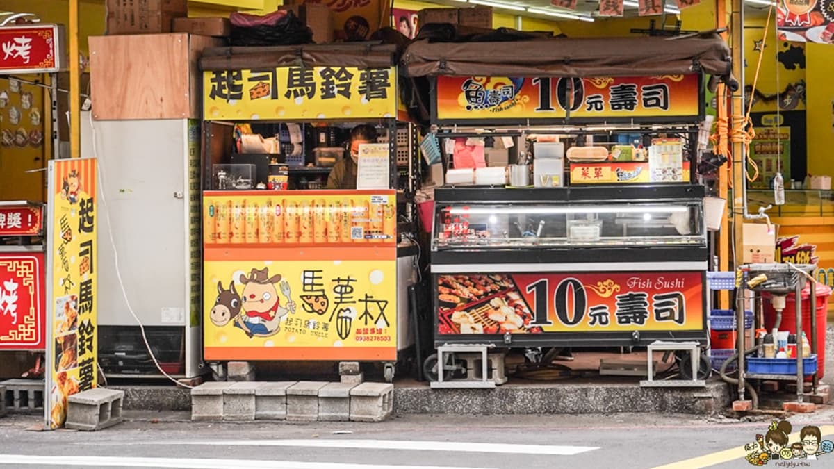 店家開到凌晨２點，無論晚餐或宵夜都能吃到熱騰騰的起司馬鈴薯。（圖片來源：跟著尼力吃喝玩樂）