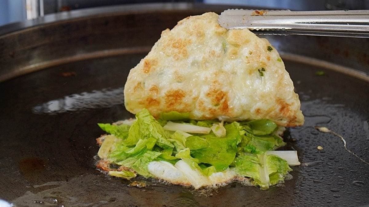 除了加蛋還可以加青菜，感覺再配上蚵仔就變蚵仔煎。（圖片來源：PEKO の Simple Life）