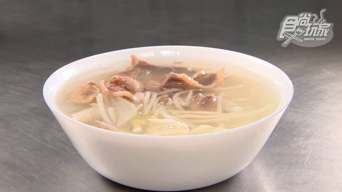 「鴨肉羹」湯頭帶有筍絲的清甜。