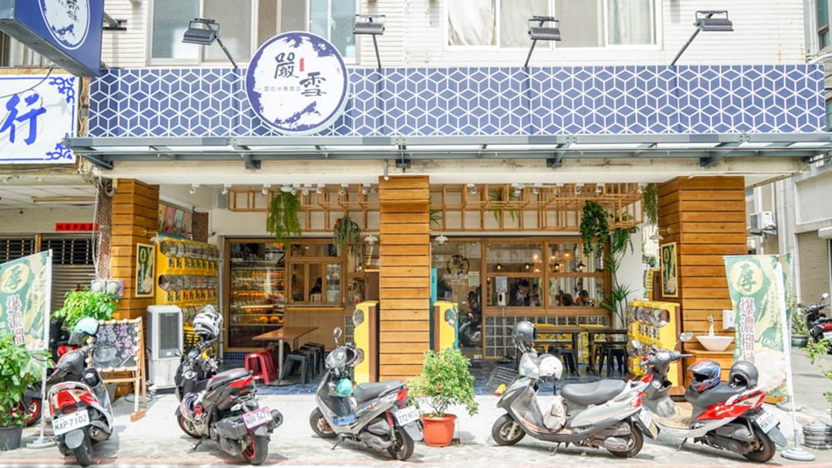 店門口的木質裝潢相當清爽質樸。（圖片來源：螞蟻幫的櫥櫃）
