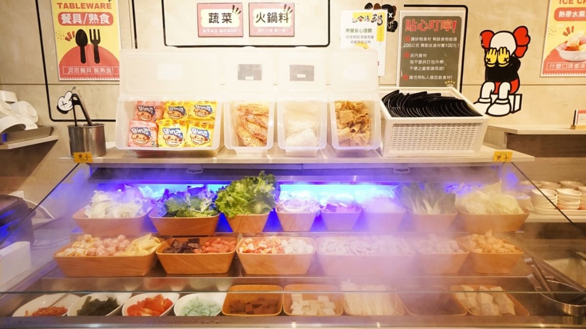 自助吧食材相當豐富，青菜看起來都很翠綠，火鍋料也很新鮮。（圖片來源：老錢的老巢）