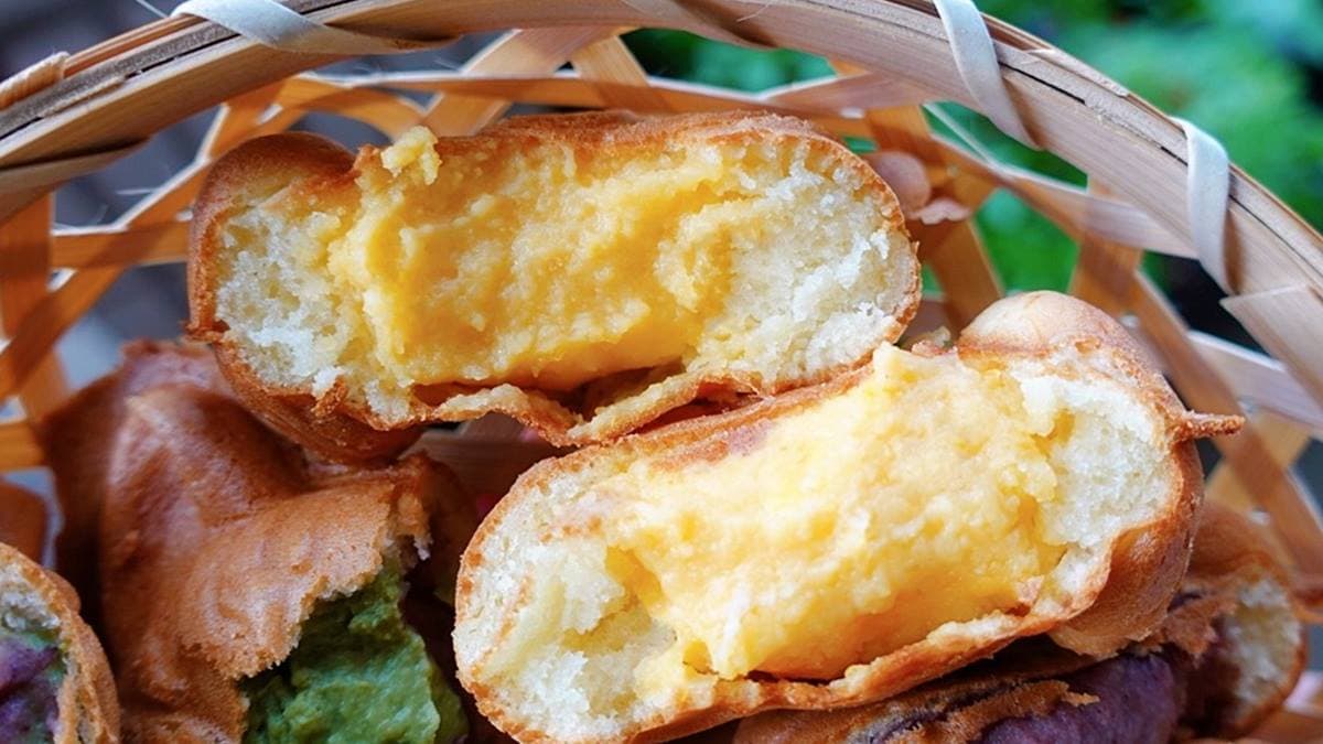 鹹蛋黃是最經典的口味，鹹甜甜的內餡必吃。（圖片來源：瑋瑋美食萬歲）
