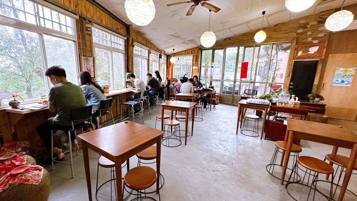 店家是隱身在山坡上的咖啡廳，。（圖片來源：瑋瑋美食萬歲）