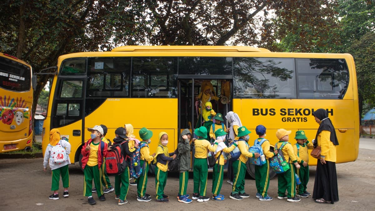 校園口罩解禁今上路！各級學校、幼兒園、補習班鬆綁，注意４場所仍需佩戴