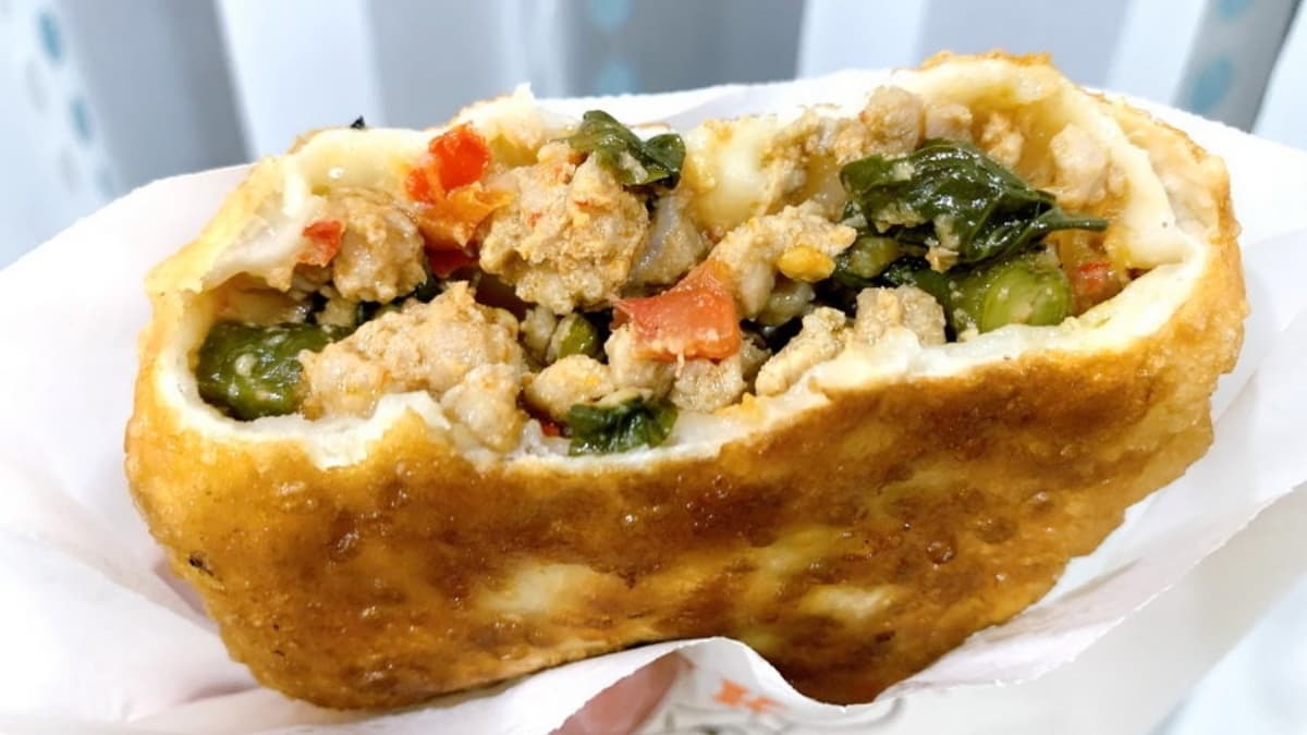 首推泰式打拋豬口味，喜歡吃辣可以點，肉塊滿大，味道又濃郁。（圖片來源：猴屁的異想世界）