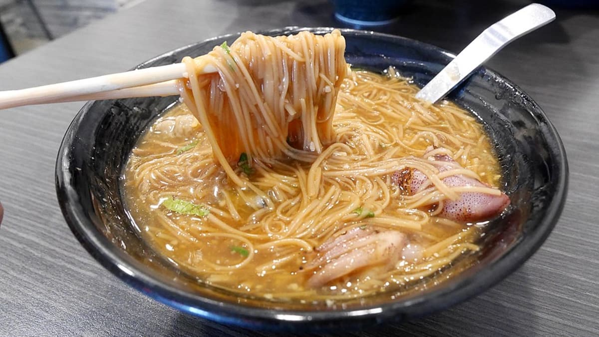 麵線的湯頭滿鮮甜的。（圖片來源：MARUKO與美食有個約會）